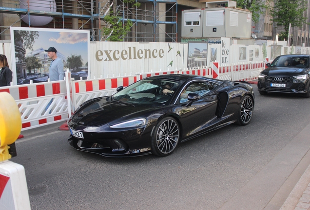 McLaren GT