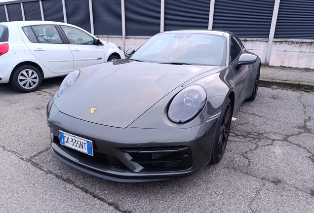 Porsche 992 Carrera 4 GTS