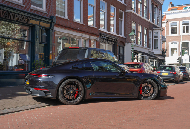 Porsche 992 Carrera 4 GTS