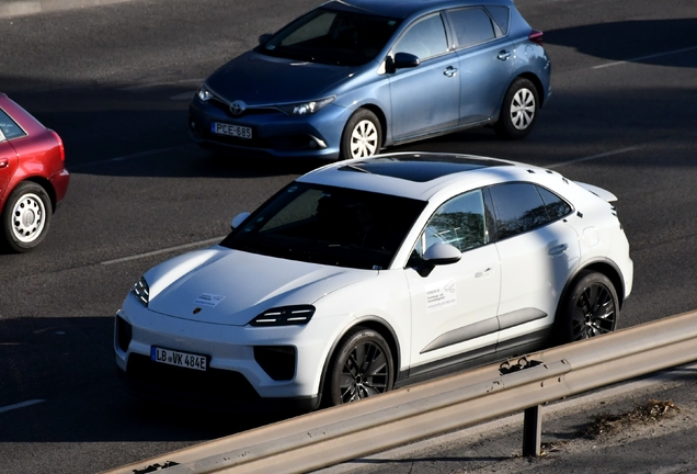 Porsche Macan EV