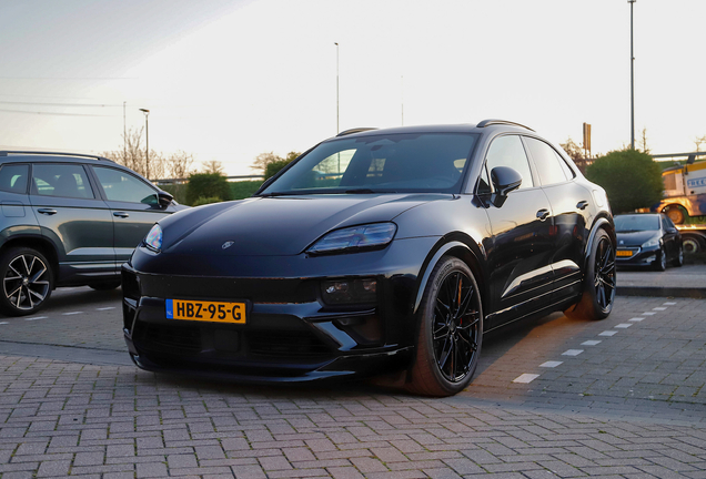 Porsche Macan EV Turbo