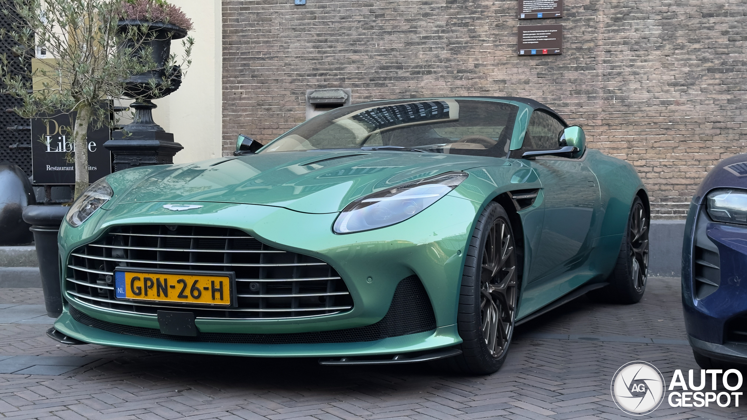 Aston Martin DB12 Volante