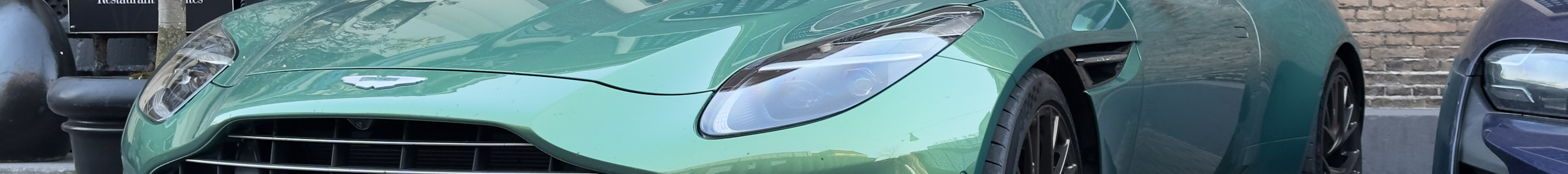Aston Martin DB12 Volante