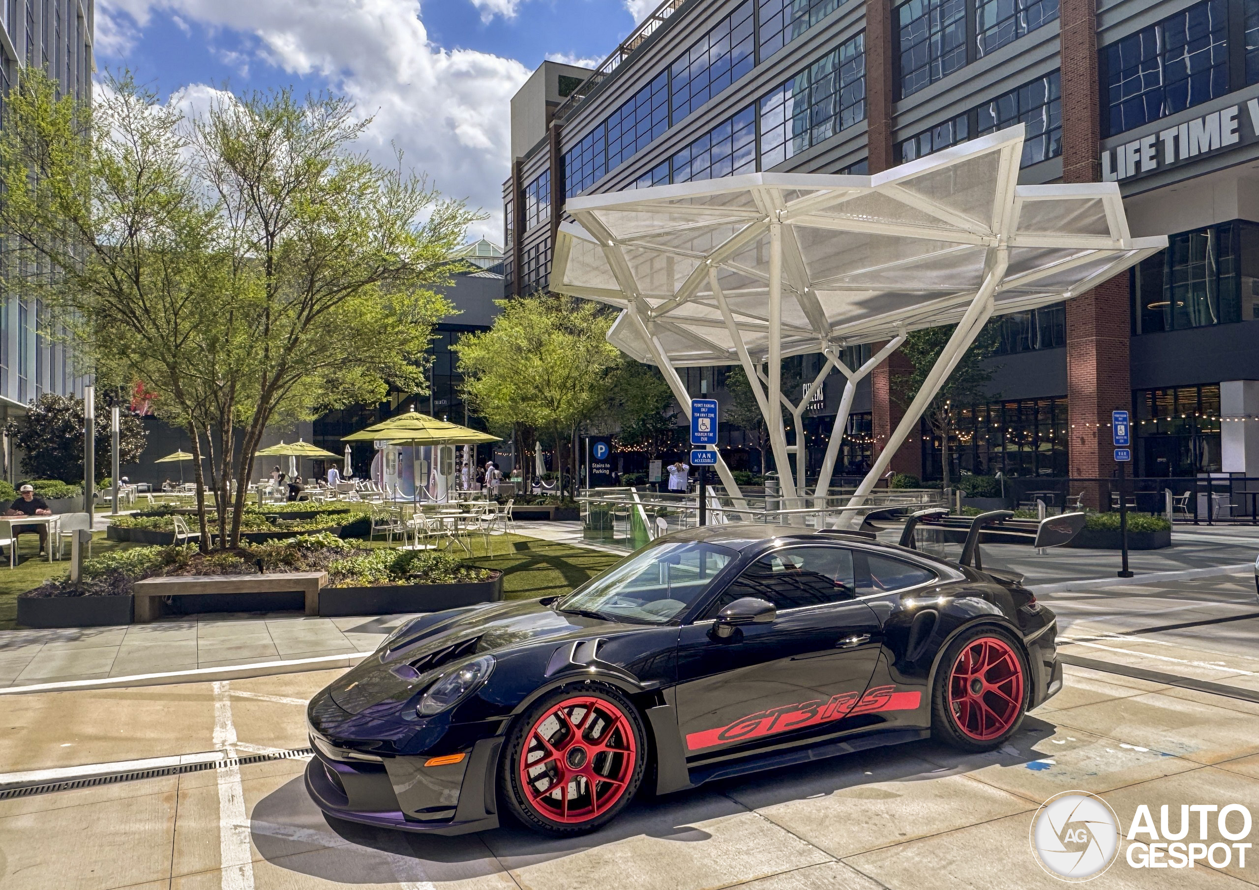 Porsche 992 GT3 RS Weissach Package