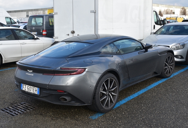 Aston Martin DB11 V8