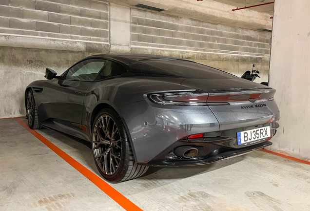 Aston Martin DB12