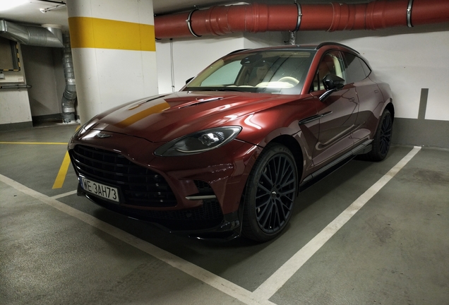 Aston Martin DBX707