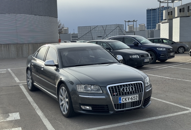 Audi S8 D3