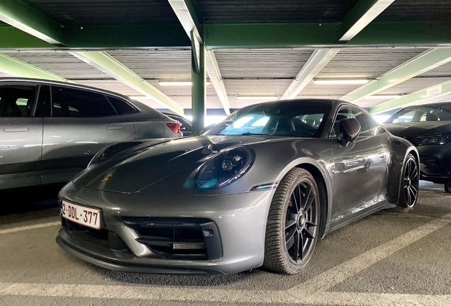 Porsche 992 Carrera 4 GTS