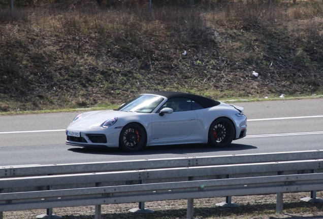 Porsche 992 Carrera 4 GTS Cabriolet