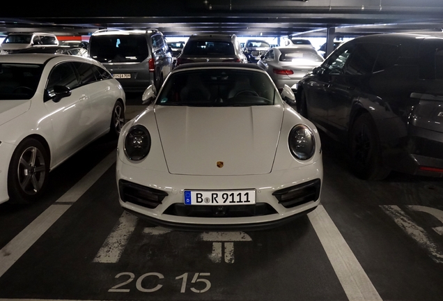 Porsche 992 Carrera 4 GTS Cabriolet