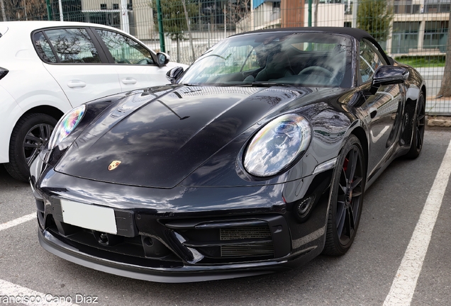 Porsche 992 Carrera 4 GTS Cabriolet