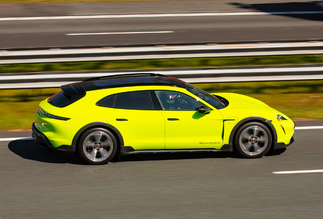 Porsche Taycan Turbo S Cross Turismo