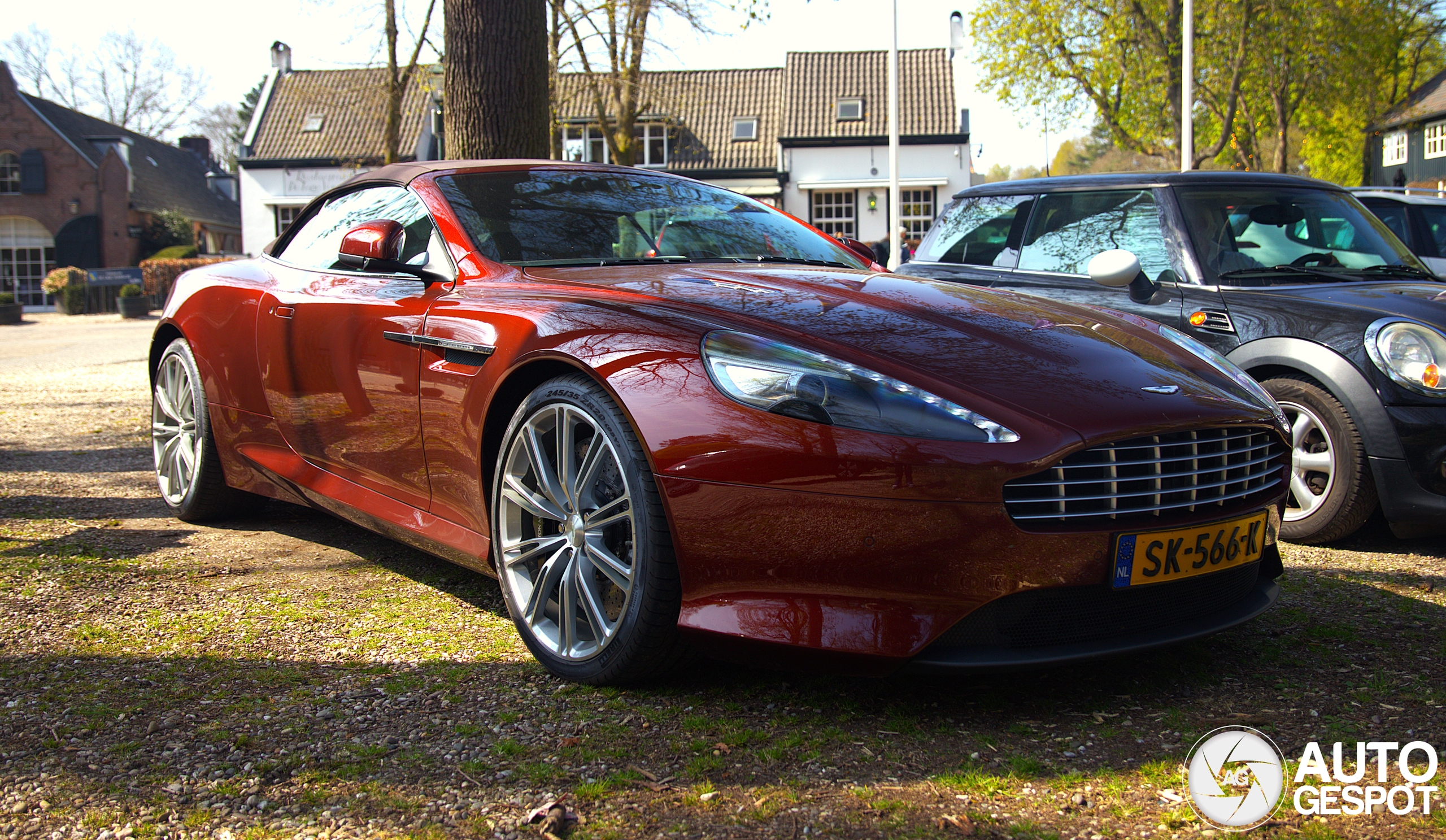 Aston Martin Virage Volante 2011