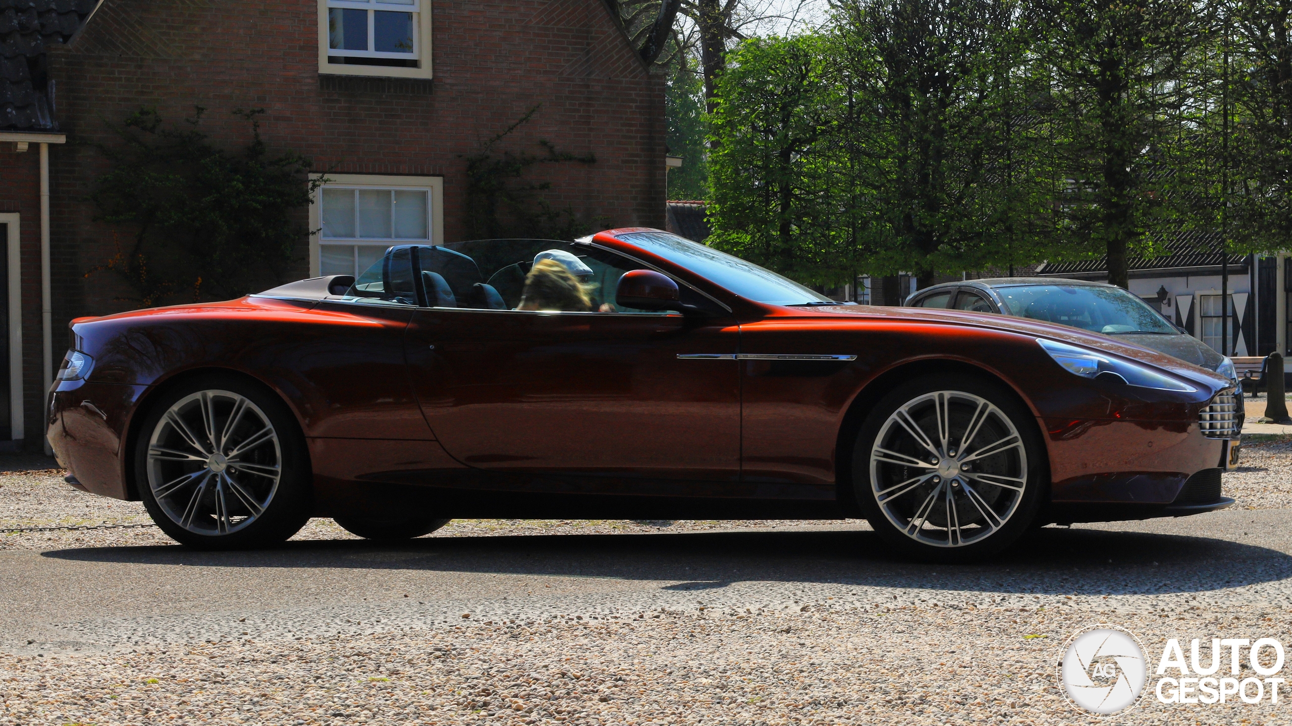 Aston Martin Virage Volante 2011