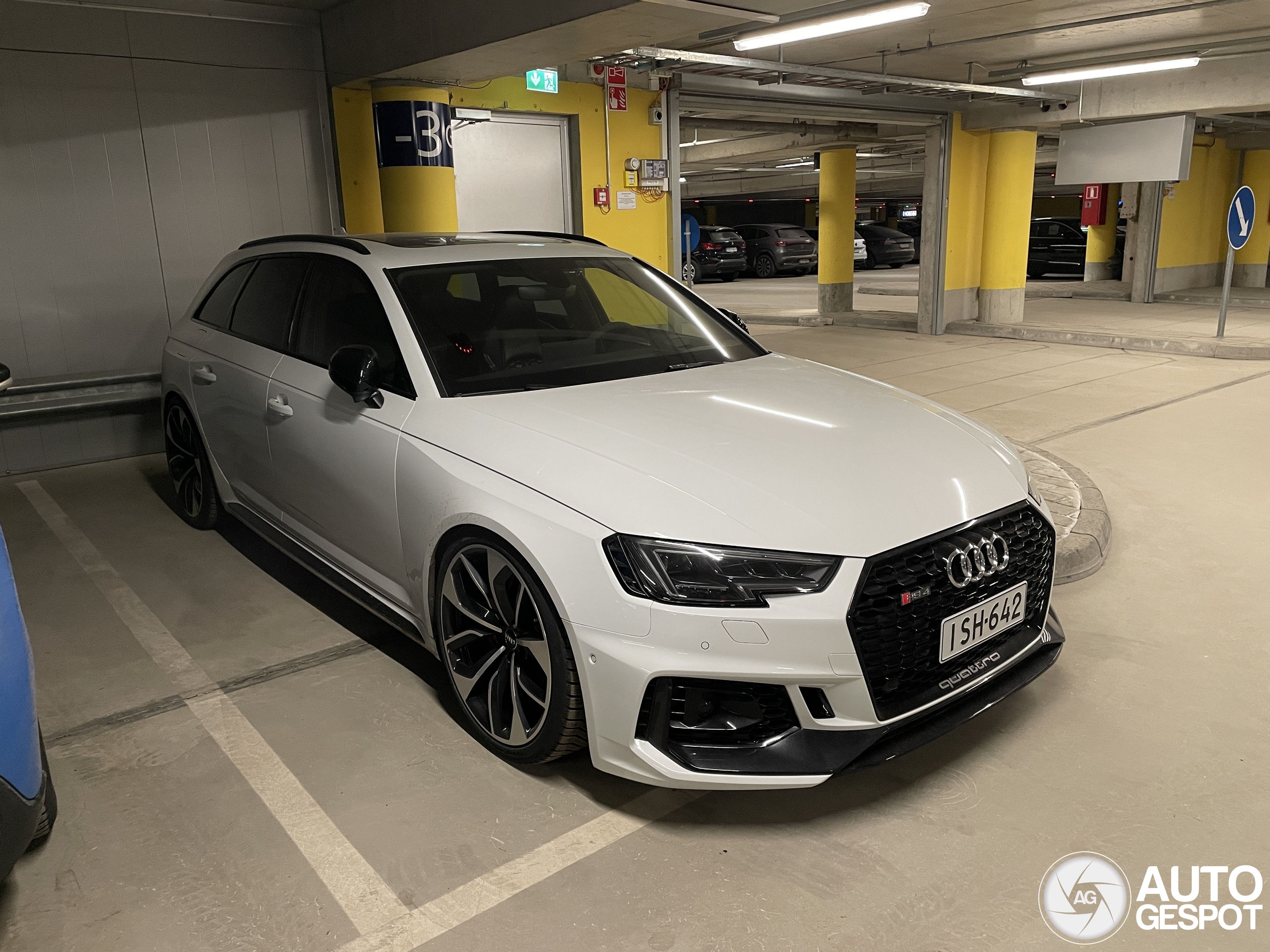 Audi RS4 Avant B9