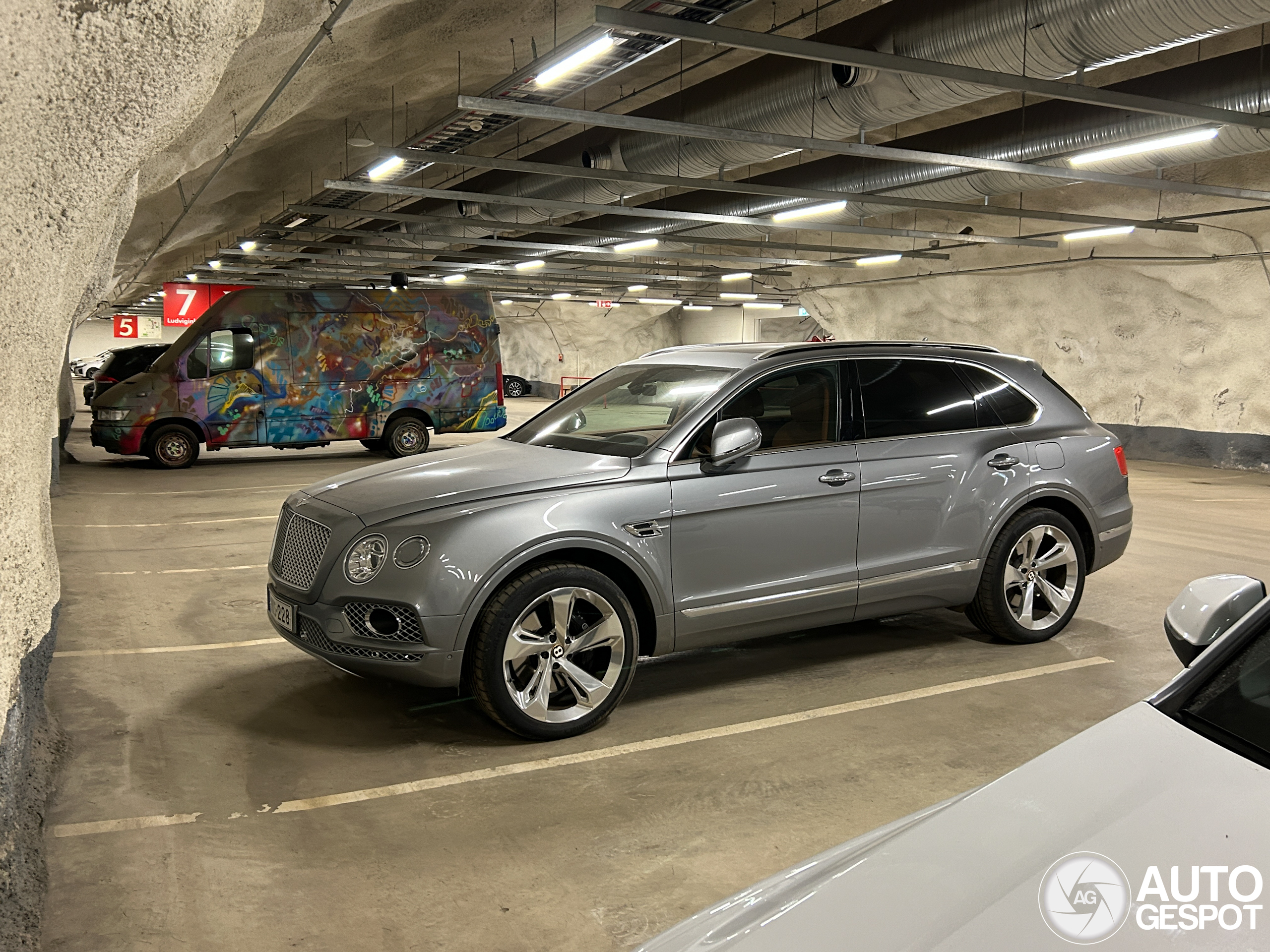 Bentley Bentayga Hybrid