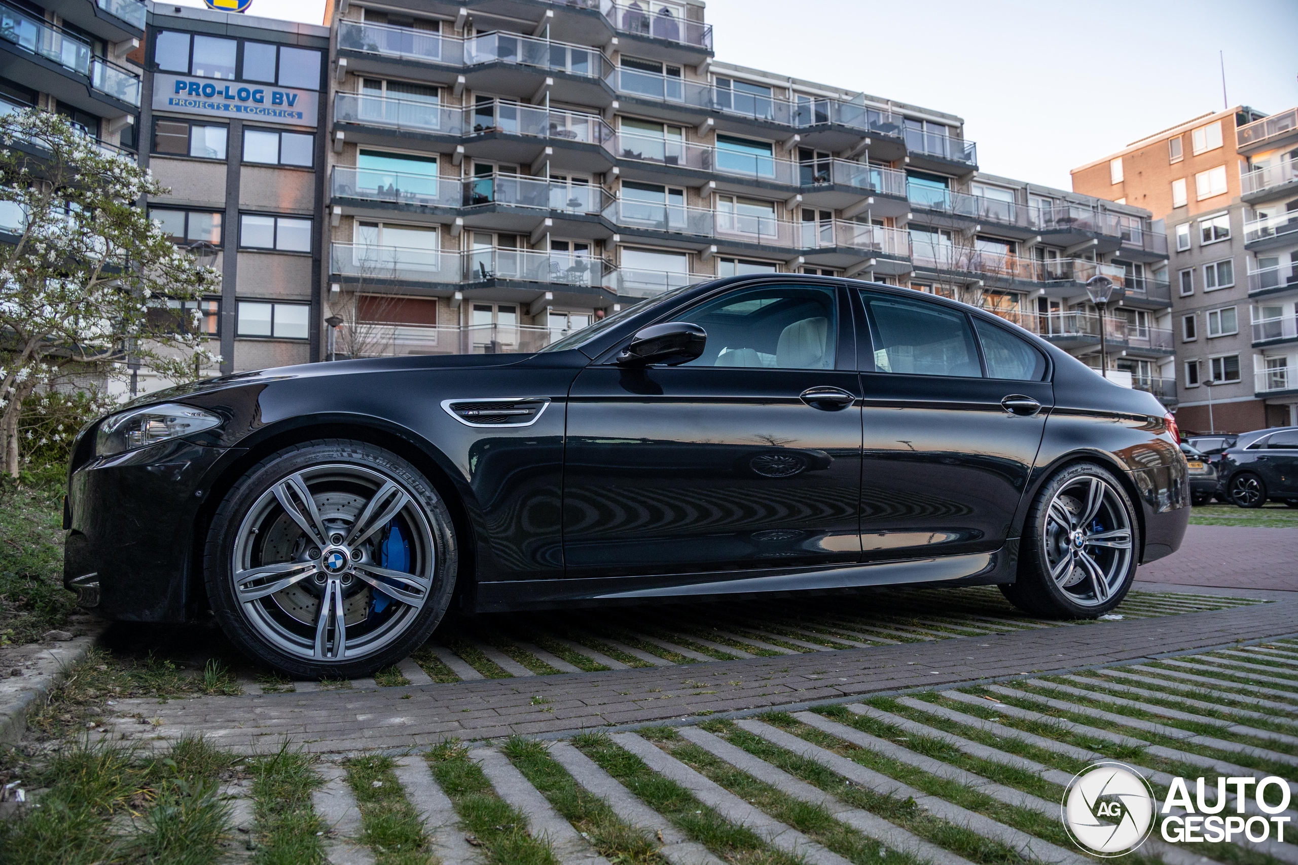 BMW M5 F10 2011