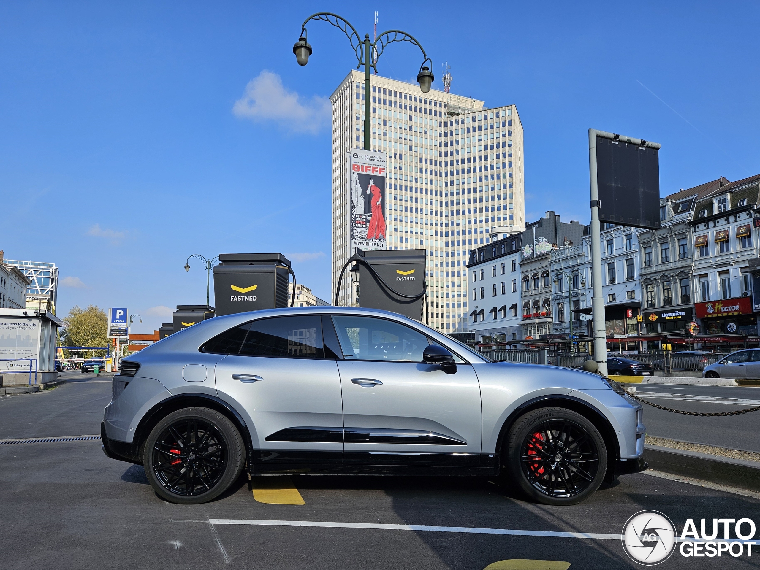 Porsche Macan EV Turbo