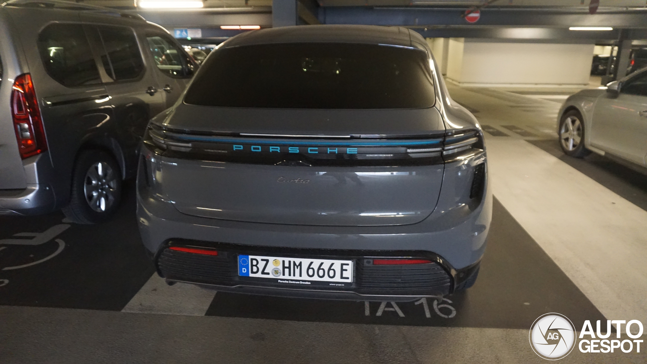 Porsche Macan EV Turbo