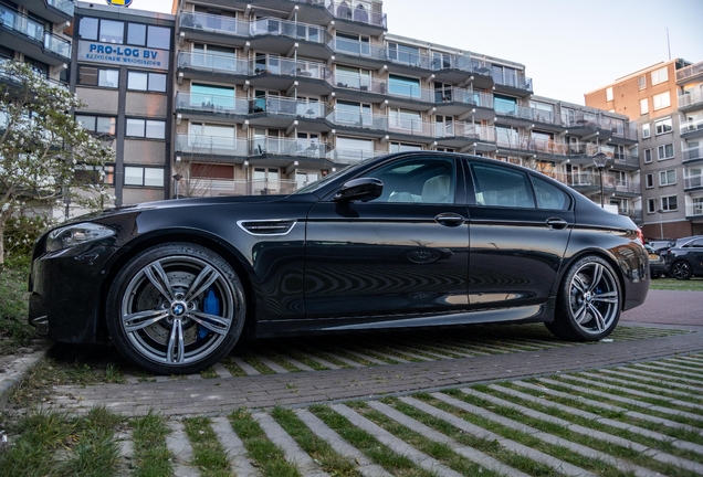 BMW M5 F10 2011