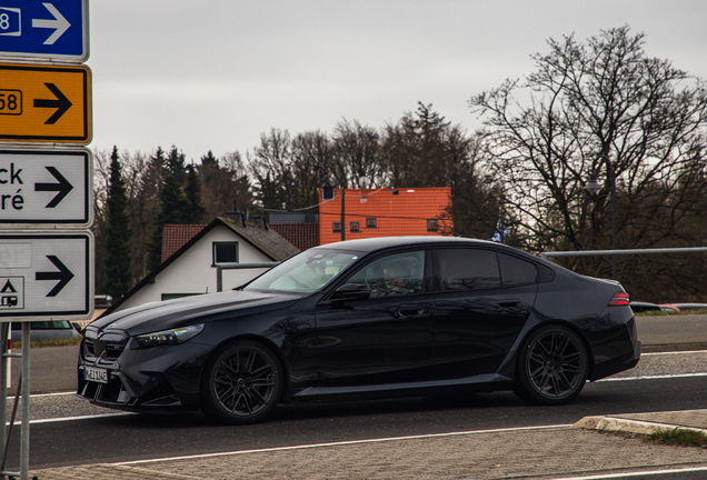 BMW M5 G90