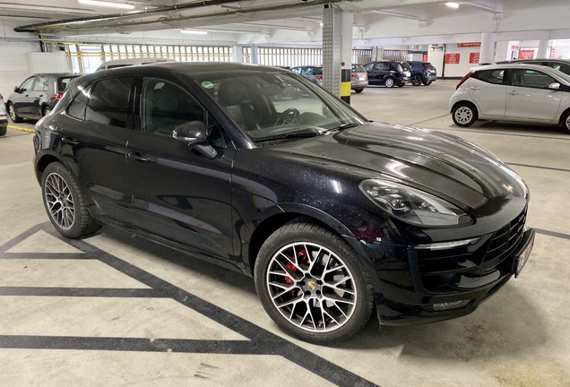 Porsche 95B Macan GTS