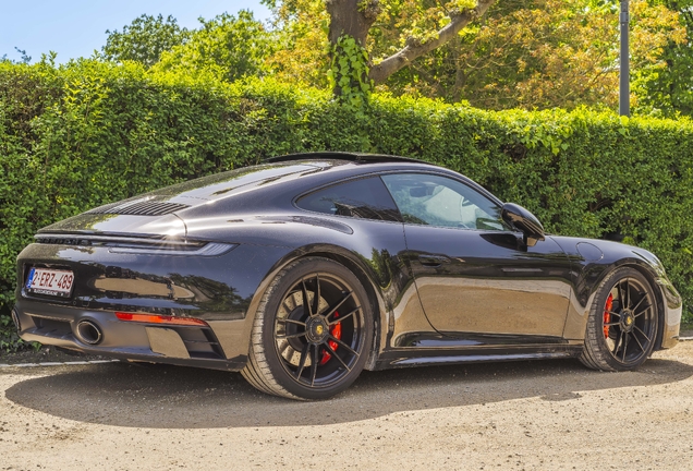 Porsche 992 Carrera 4 GTS