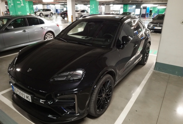 Porsche Macan EV Turbo