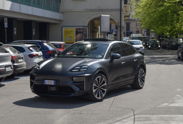 Porsche Macan EV Turbo