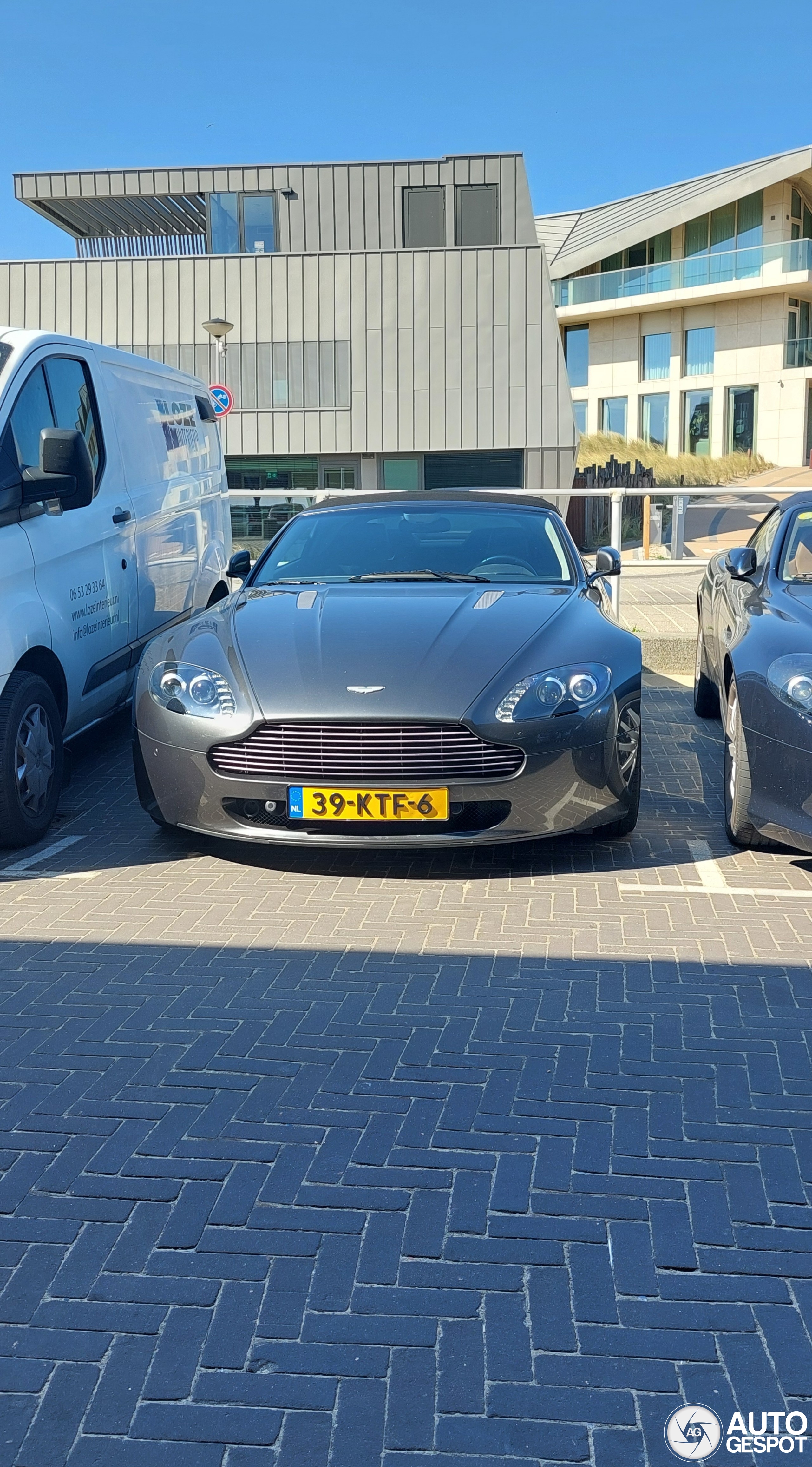 Aston Martin V8 Vantage Roadster