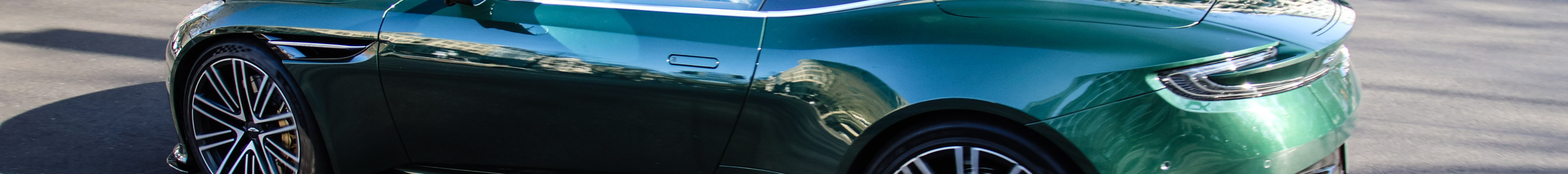 Aston Martin DB12 Volante