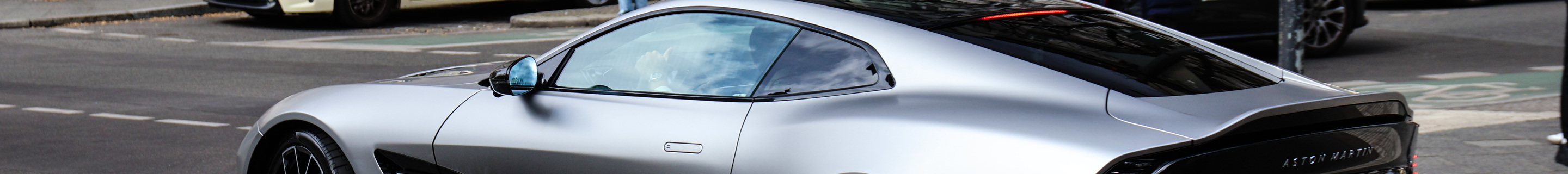 Aston Martin Vanquish 2025