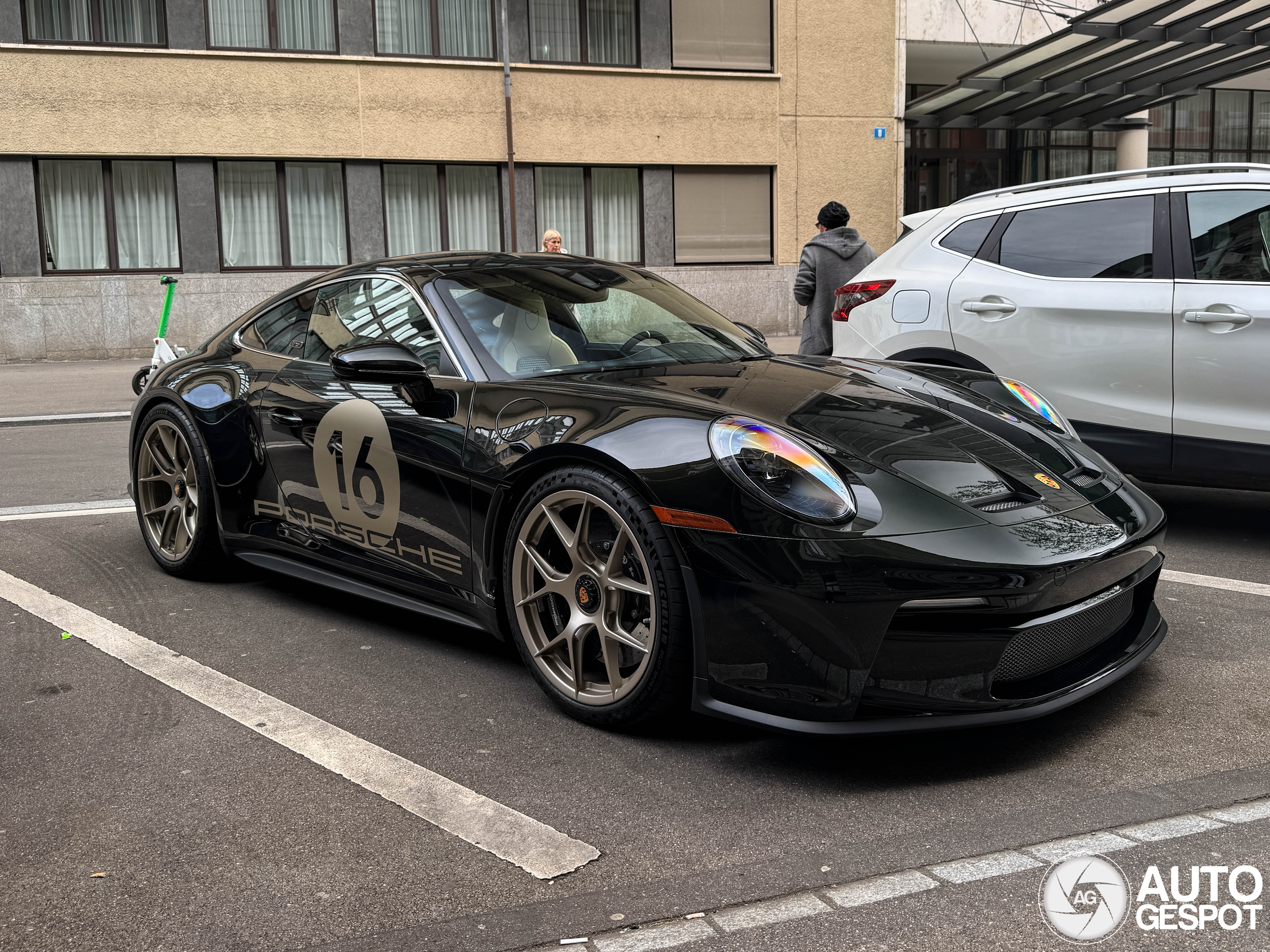 Sonderwunsch spotlight: The blacked-out 911 S/T with a taste for champagne