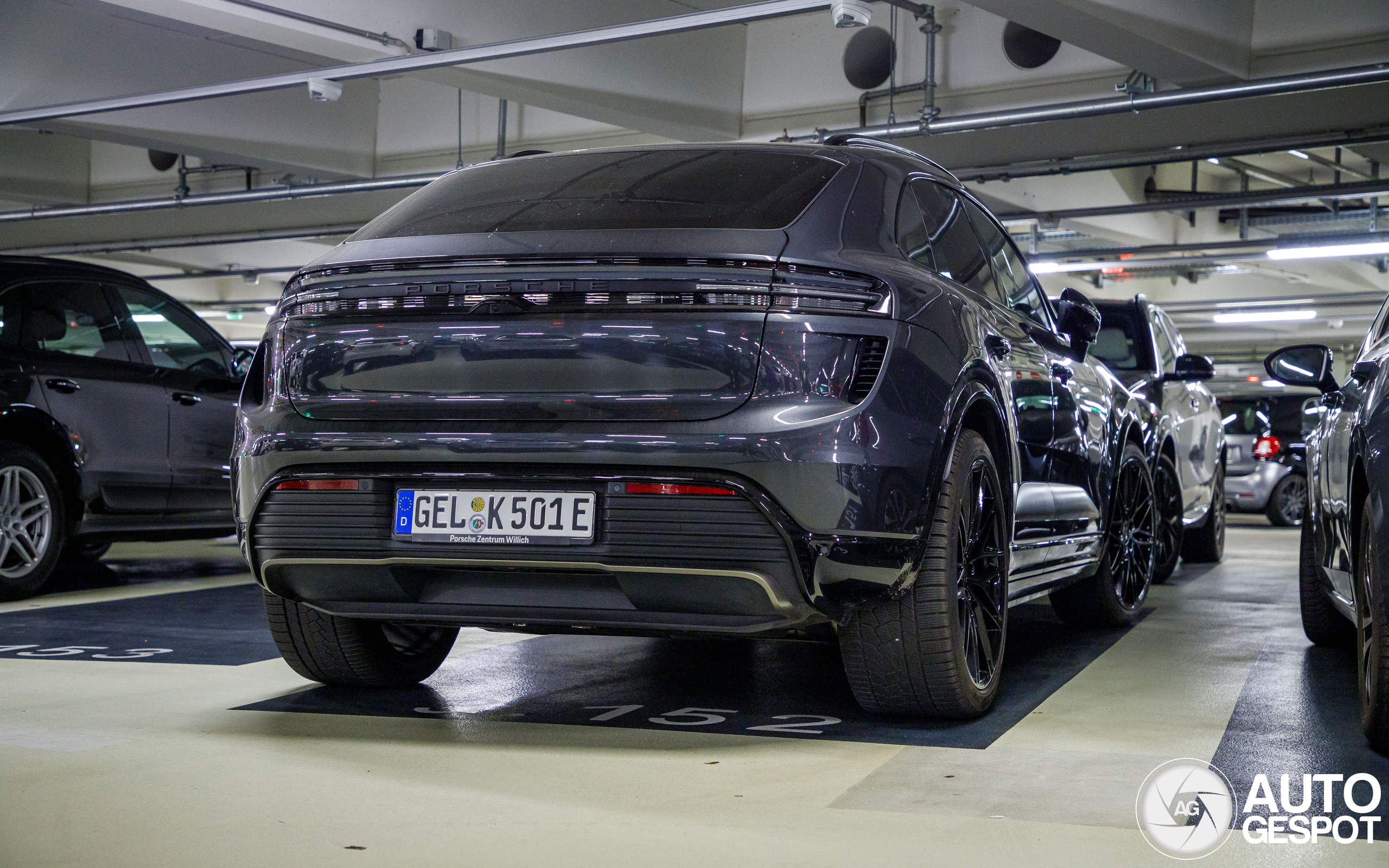 Porsche Macan EV Turbo