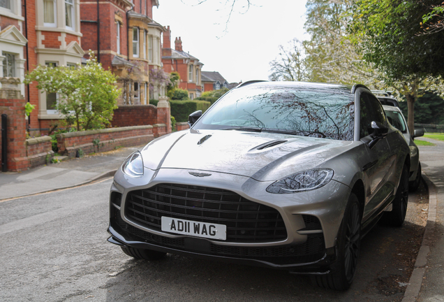 Aston Martin DBX707