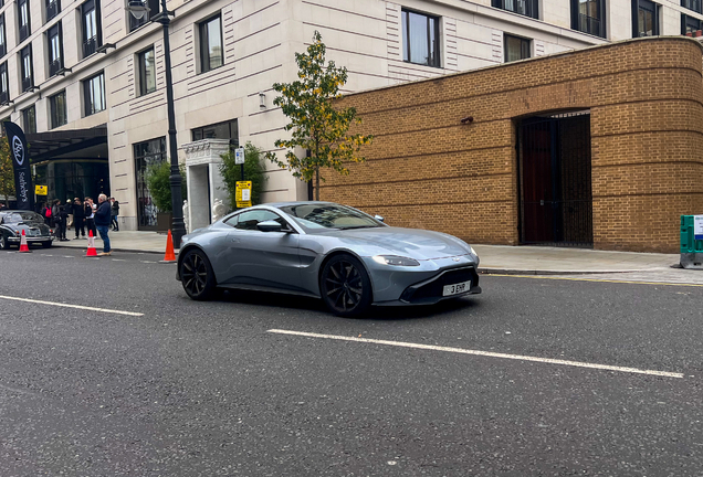 Aston Martin V8 Vantage 2018
