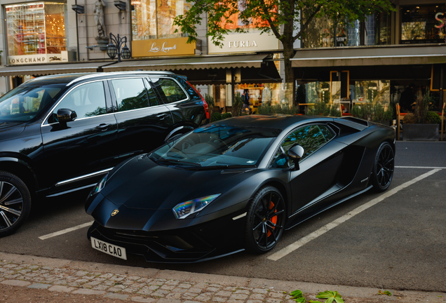 Lamborghini Aventador S LP740-4
