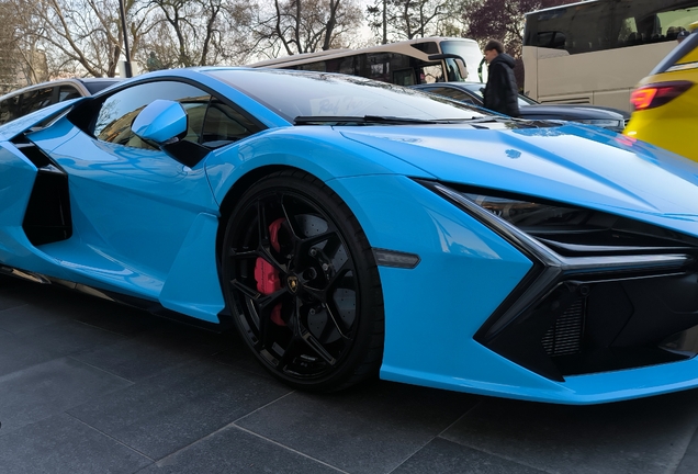 Lamborghini Revuelto