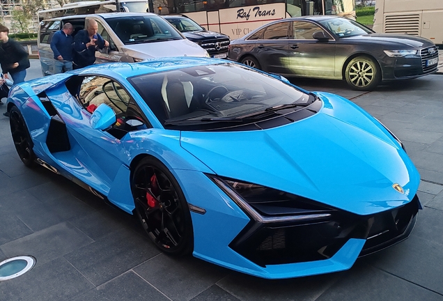 Lamborghini Revuelto