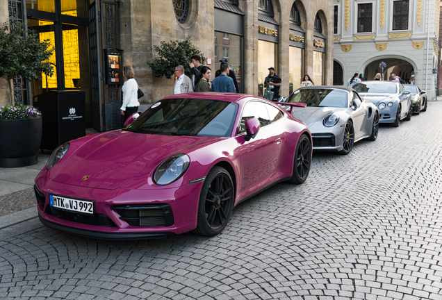 Porsche 992 Carrera 4 GTS