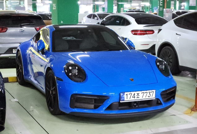 Porsche 992 Carrera 4 GTS