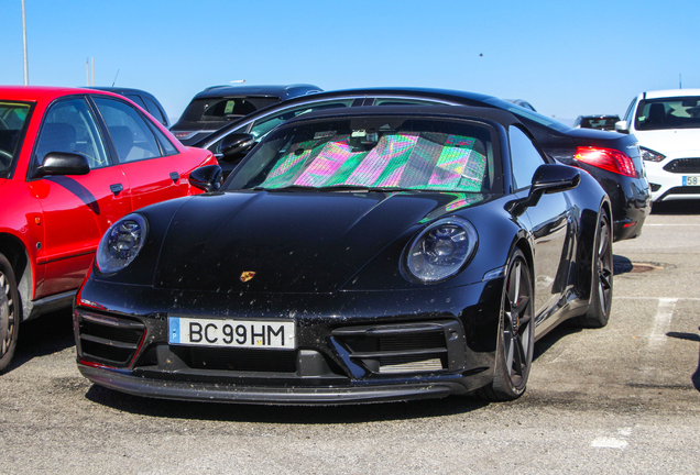 Porsche 992 Carrera 4 GTS Cabriolet