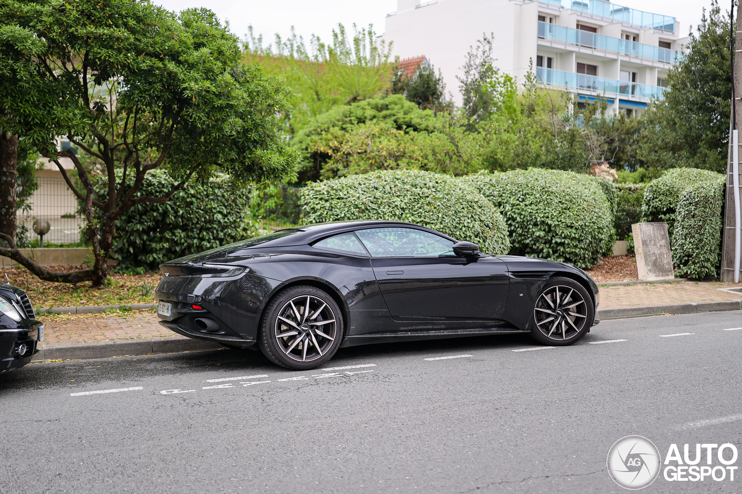 Aston Martin DB11