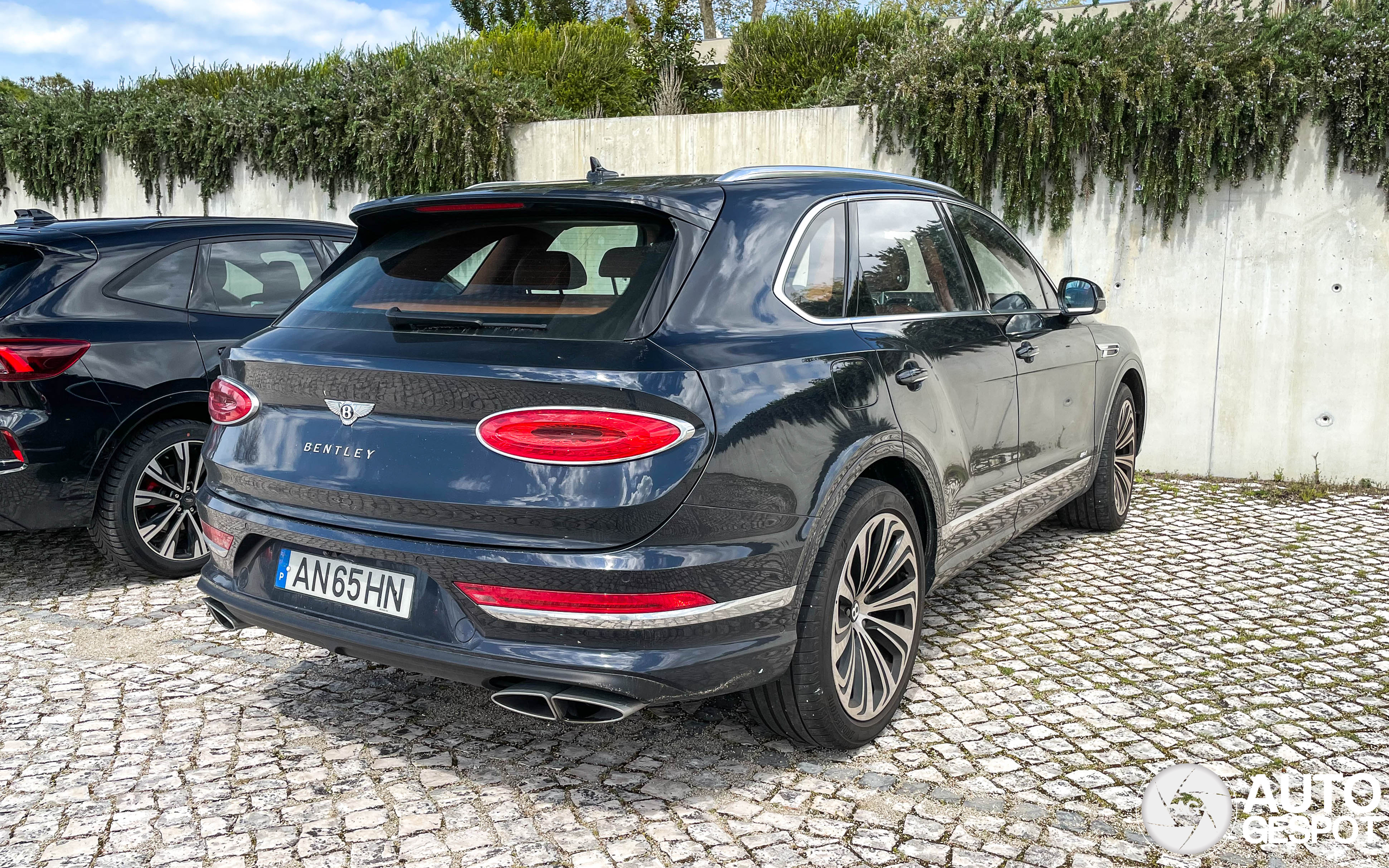 Bentley Bentayga Hybrid 2021