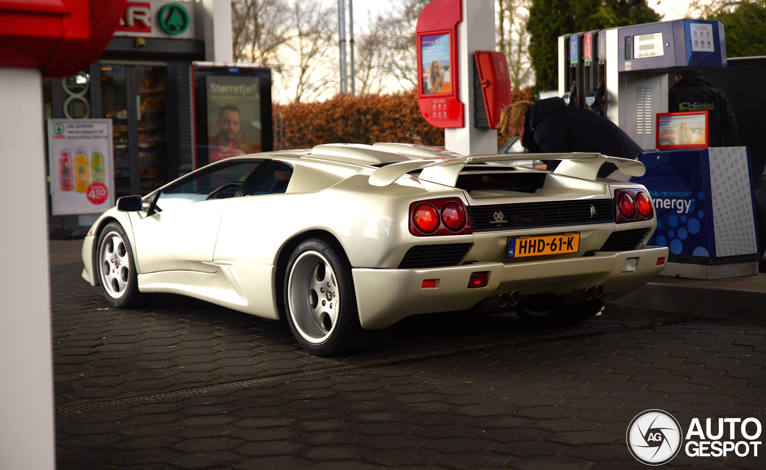 Balloon White brilliance: A rare Diablo SE30 Jota roars to life
