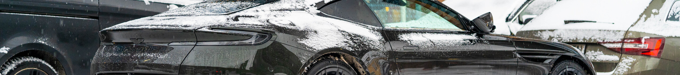 Aston Martin DB12