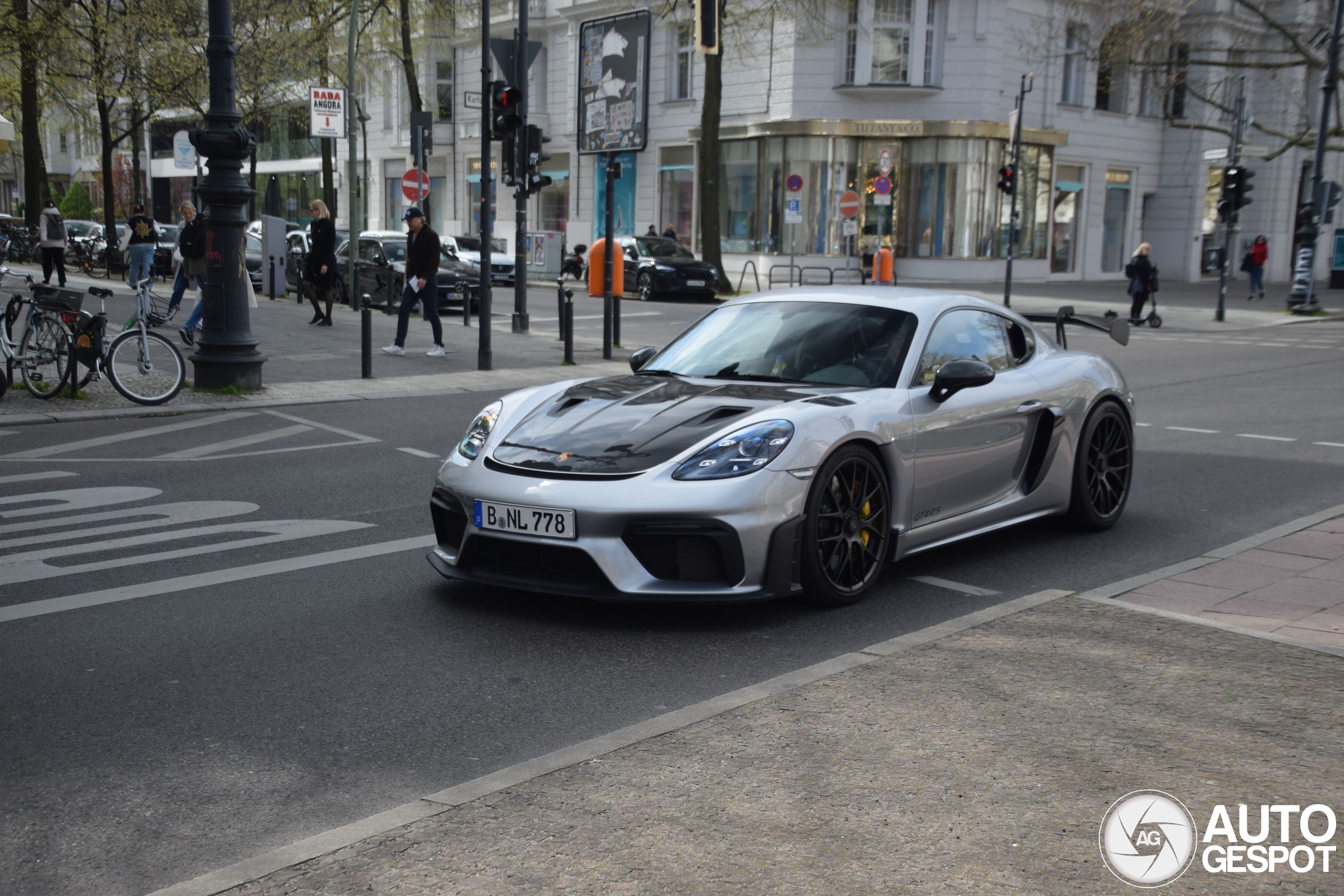 Porsche 718 Cayman GT4 RS Weissach Package