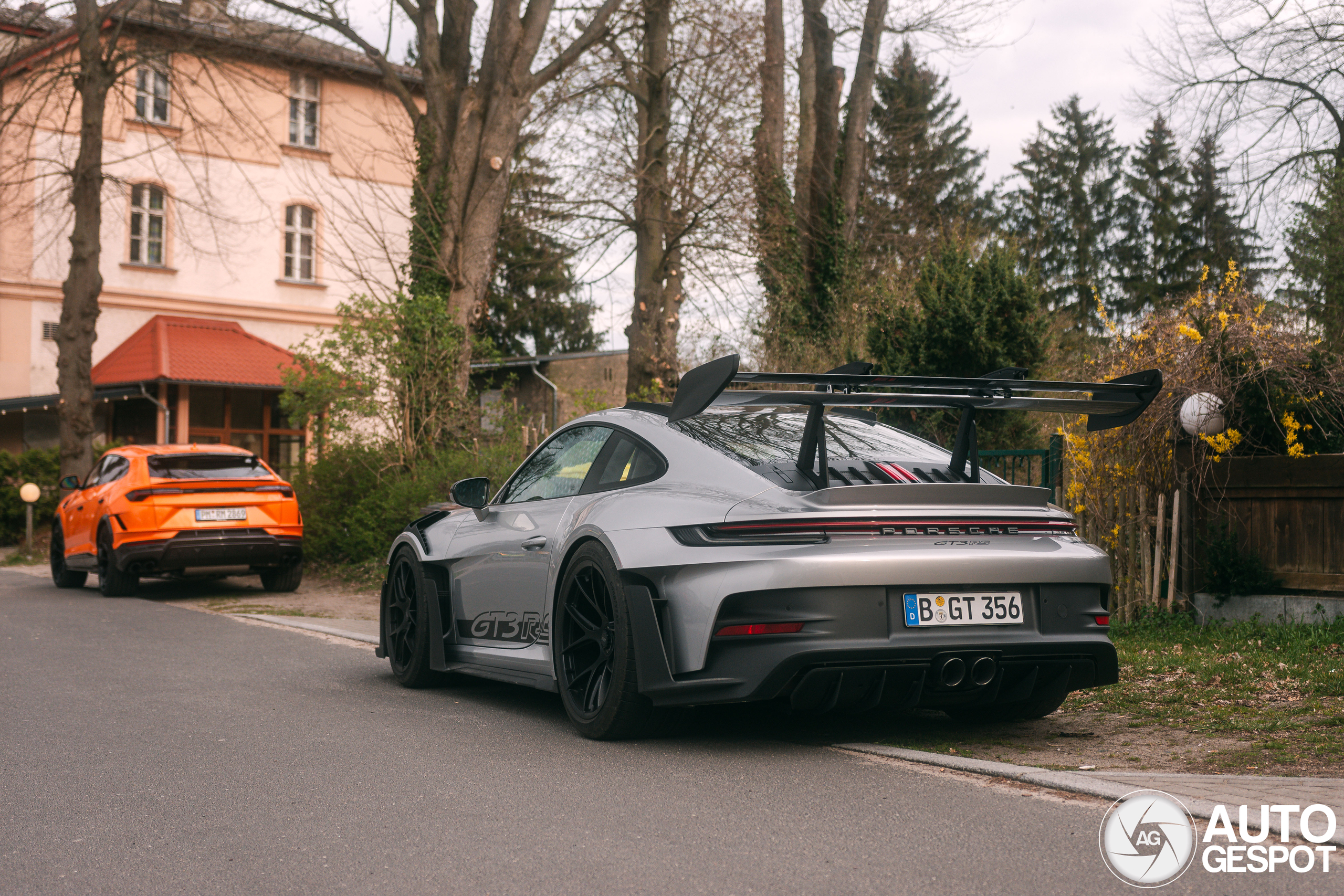 Porsche 992 GT3 RS Weissach Package