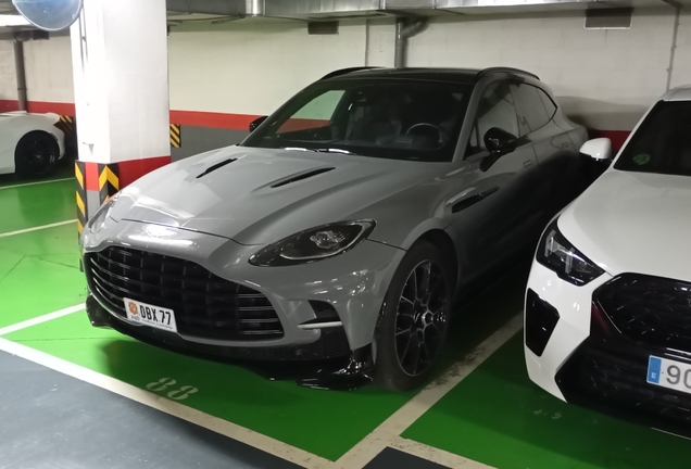 Aston Martin DBX707